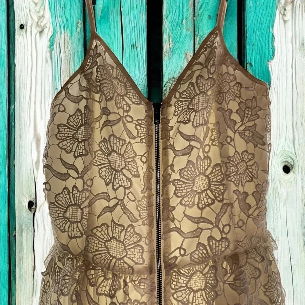 Chic Creme Front Zip Dress - Size Small (B10) - Picture 5 of 7